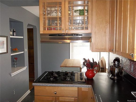 4th image of 2108 Kalama Ave