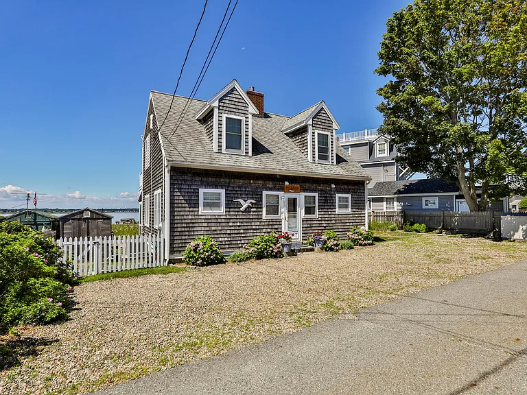 17 Harbor St — Photo 1