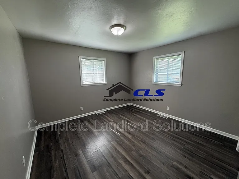 2906 E Haythorne Ave — Photo 8