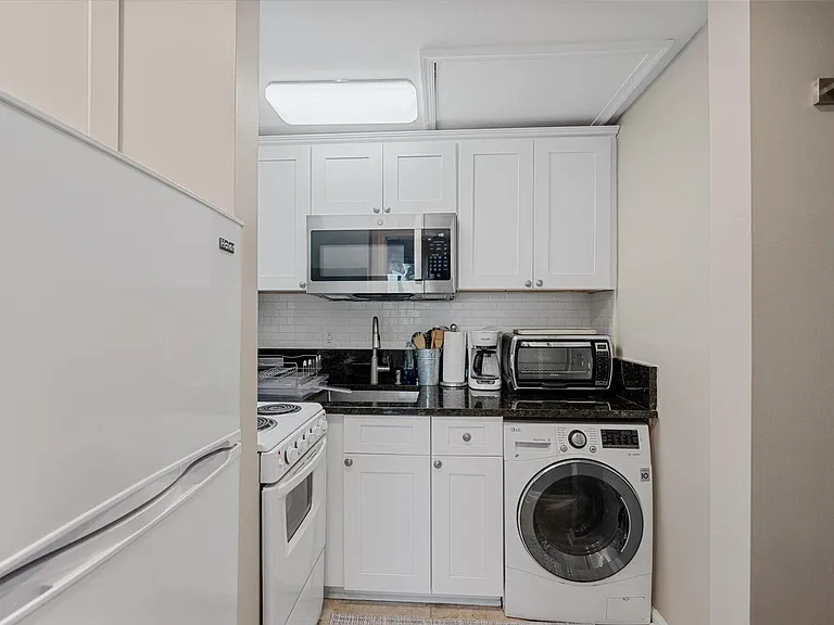 11842 Pebblewood Dr #201 — Photo 8