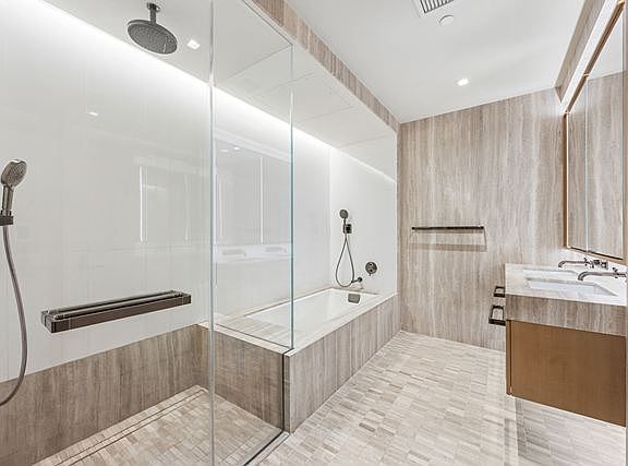 5th image of 77 Greenwich St APT 23C
