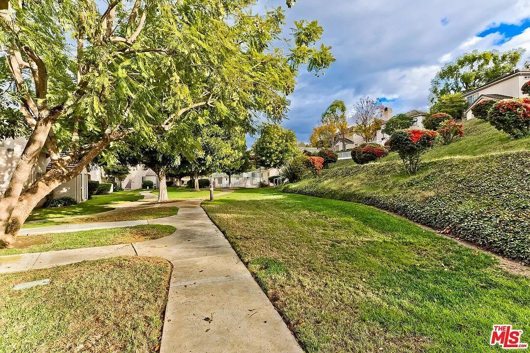 2 bed, 960 sqft, $2,850 — Photo 3