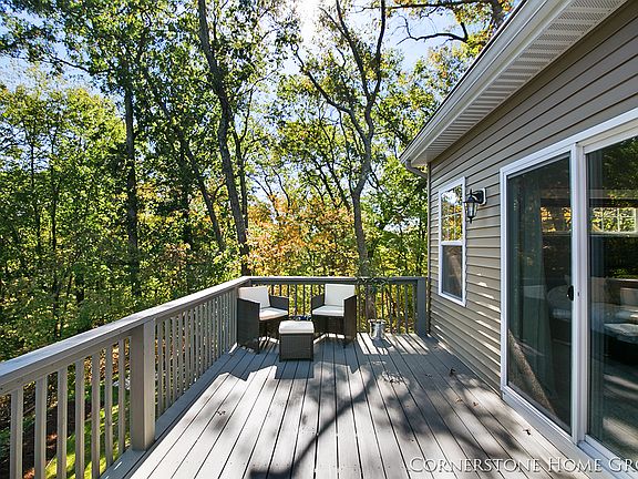 4th image of 4380 S Oak Pointe Ct NE