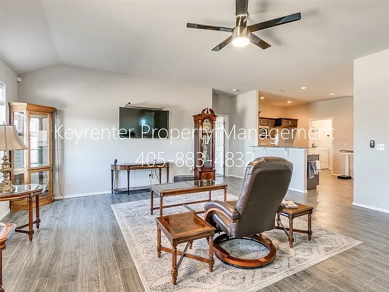 1636 Eighty Niner Ter — Photo 4