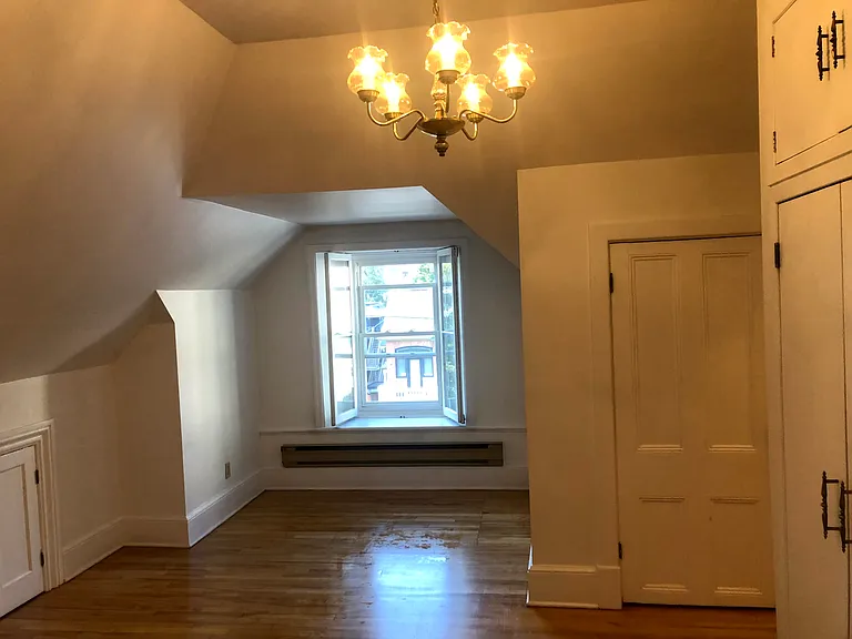 292 Frank St — Photo 6