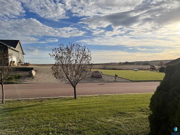 206 S Dickerson Ave, Irene, SD 57037