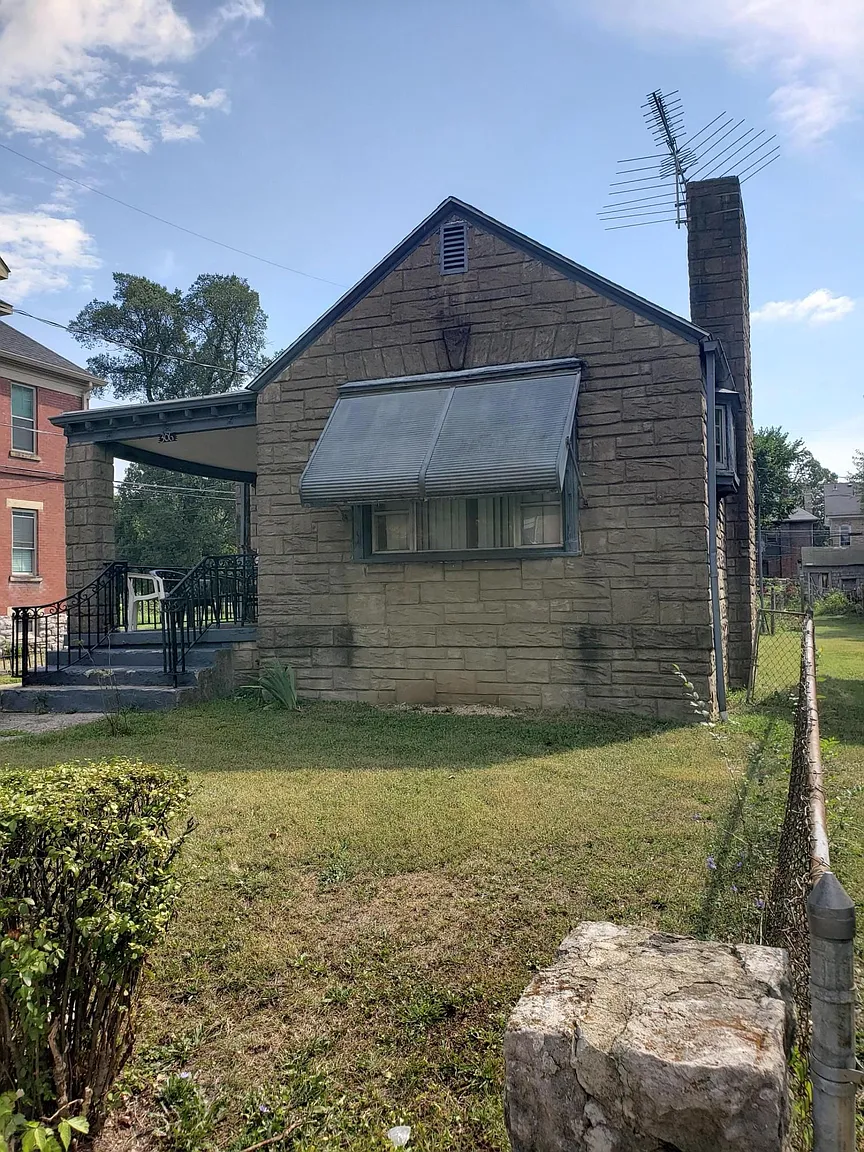 306 Wilson Ave photo 1