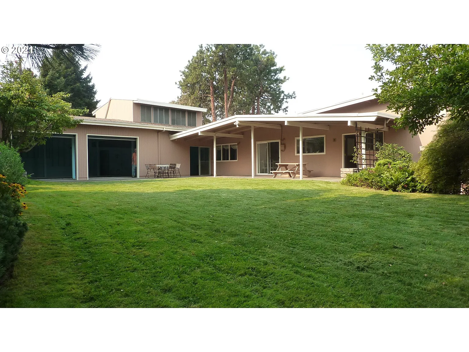 2310 Radio Way photo 1