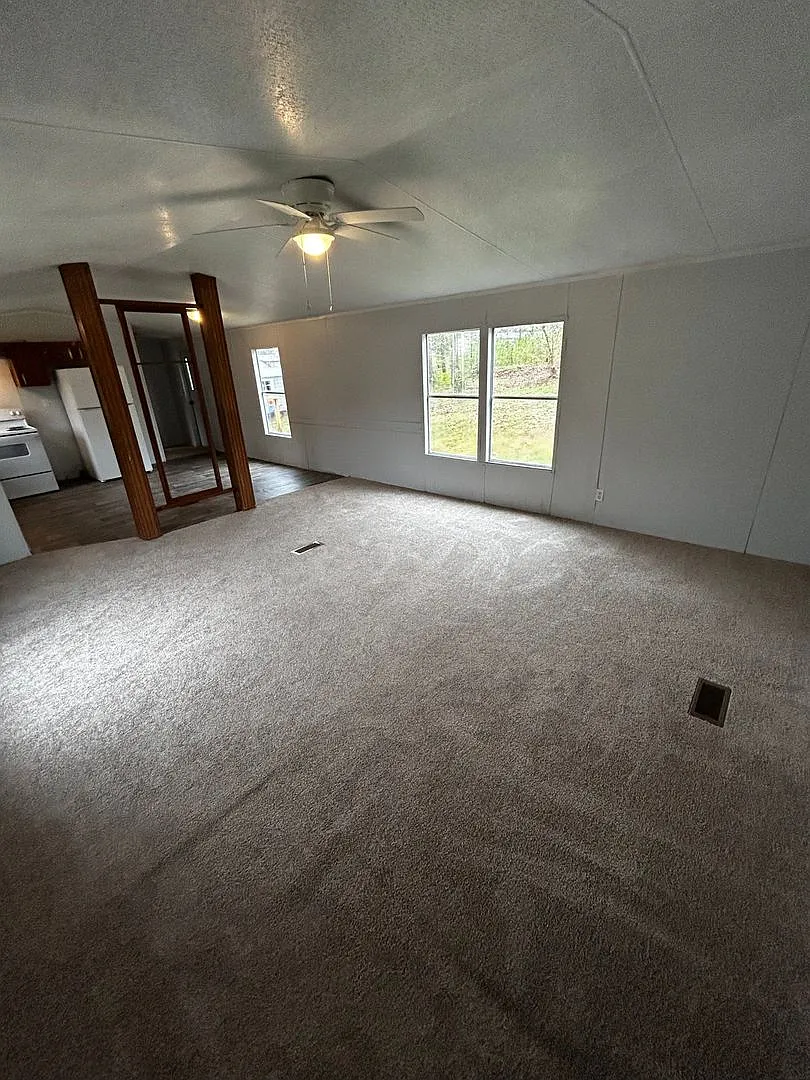 79 Phoenix Dr — Photo 2