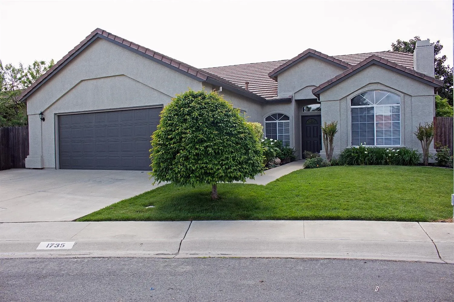 1735 Wingfoot Dr photo 1