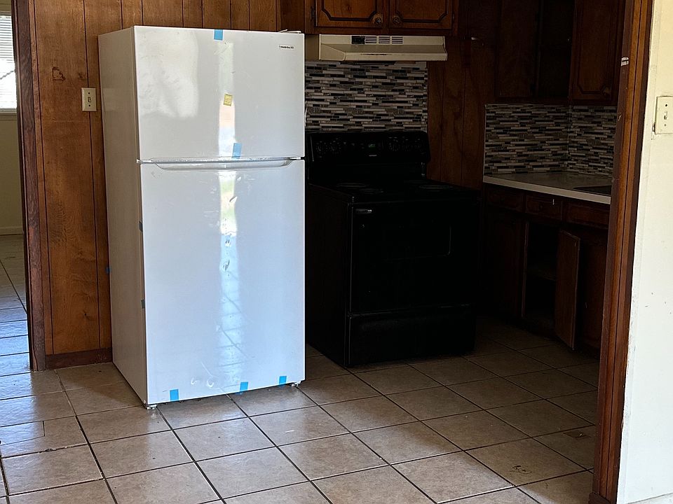 2nd image of 403 Gulpha Dr #2