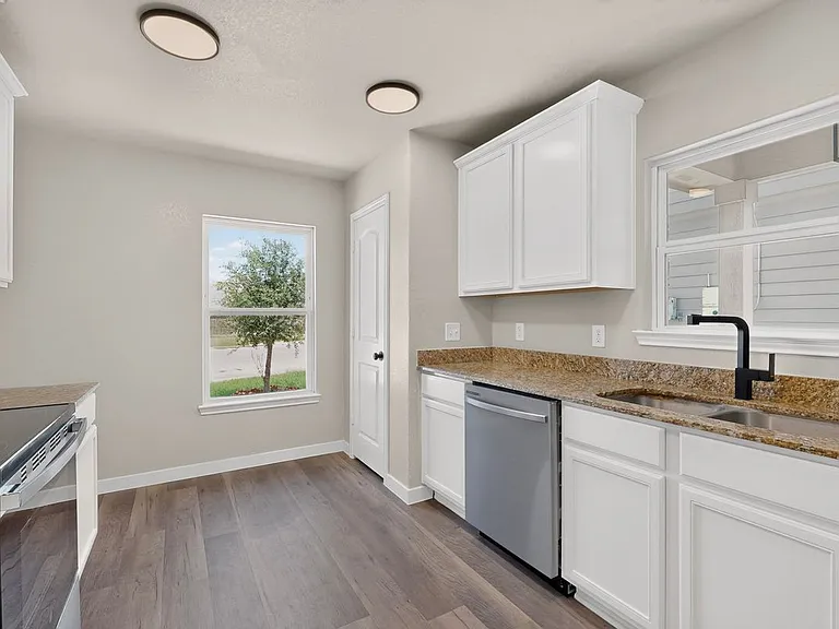 15018 Silver Tree Cv — Photo 20