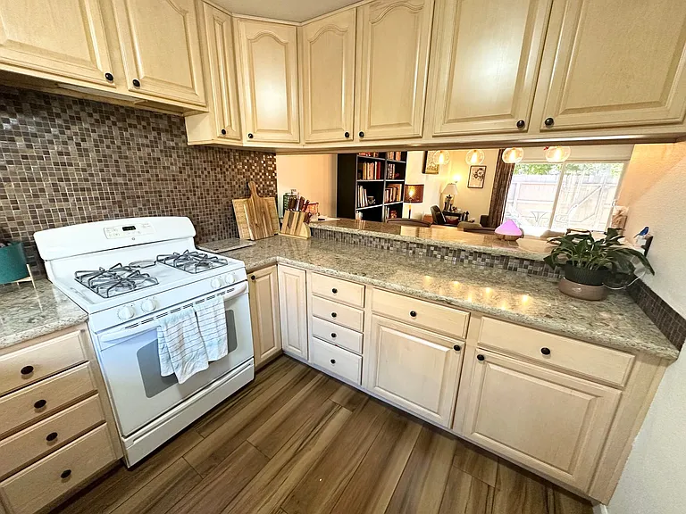 386 N Ironpike Cir — Photo 5