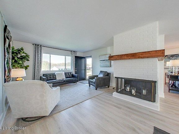 3rd image of 524 Spring Dr