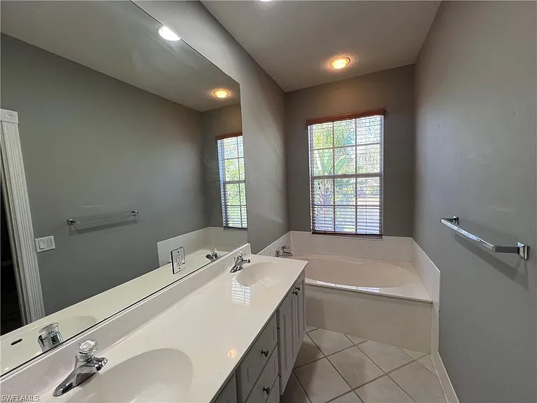 5365 Cove Cir #125 — Photo 32