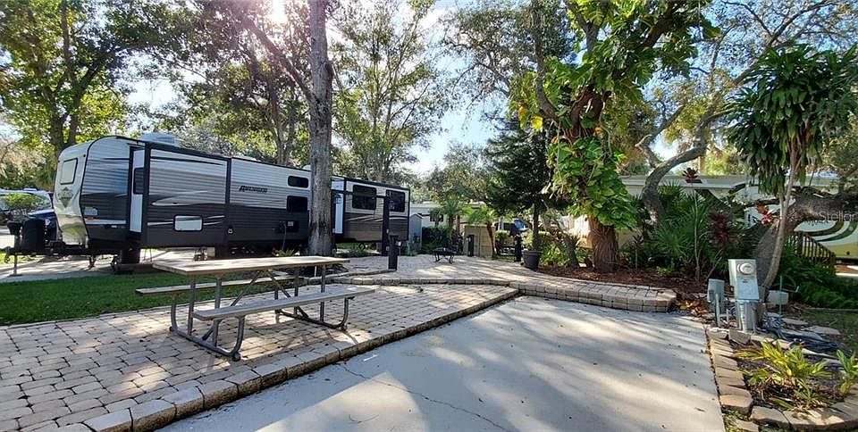 1st image of 203 Longhorn Dr