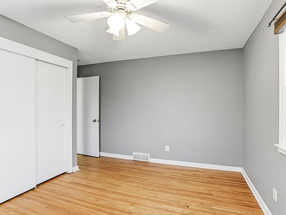 3rd image of 125 7th Ave SE APT 2