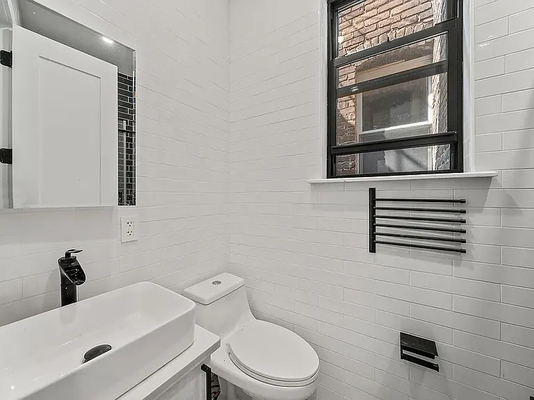 152 Patchen Ave #4R — Photo 4