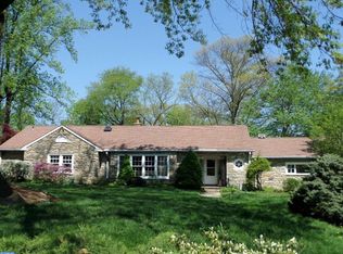 1400 Tallyho Rd, Meadowbrook, PA 19046