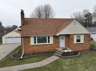 688 New Hampshire Ave, Marysville, MI 48040
