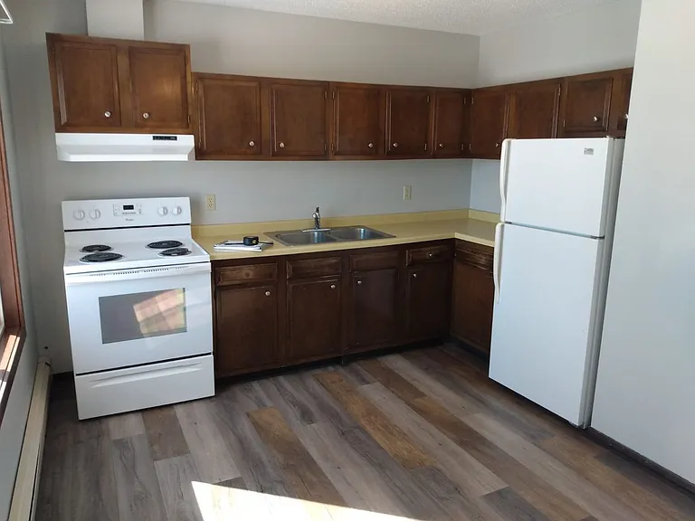 419 & 427 Bryant Ave NW — Photo 4