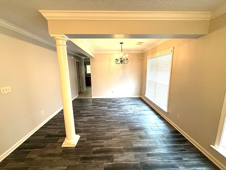 8708 Lindsey Ln — Photo 3