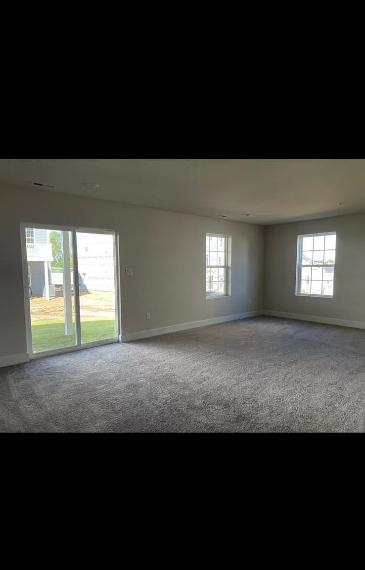 3 bed, 3001 sqft, $4,100 — Photo 1