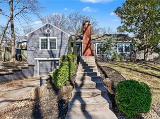 210 E Winthrope Rd, Kansas City, MO 64113