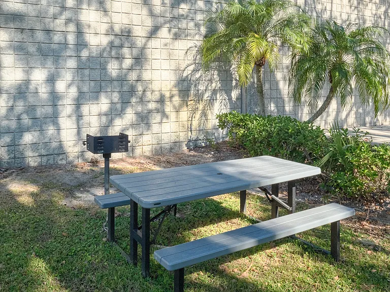Townsgate Apartments | Plant City, FL | Picnic Area