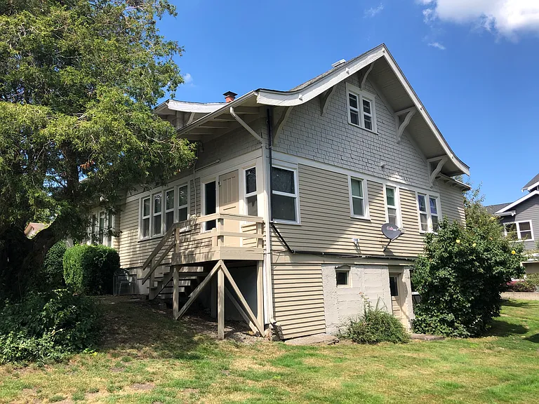 717 Judson St #A — Photo 3