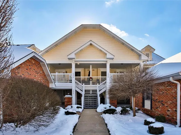7372 Whitehall Colonial Ln, Saint Louis, MO 63119