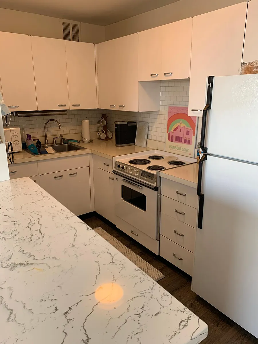 Building Photo - 2626 N Lakeview Ave #3406