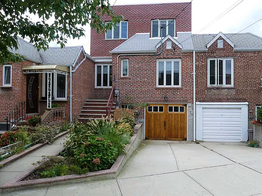 Sold by Coldwell Banker Phillips | media 16