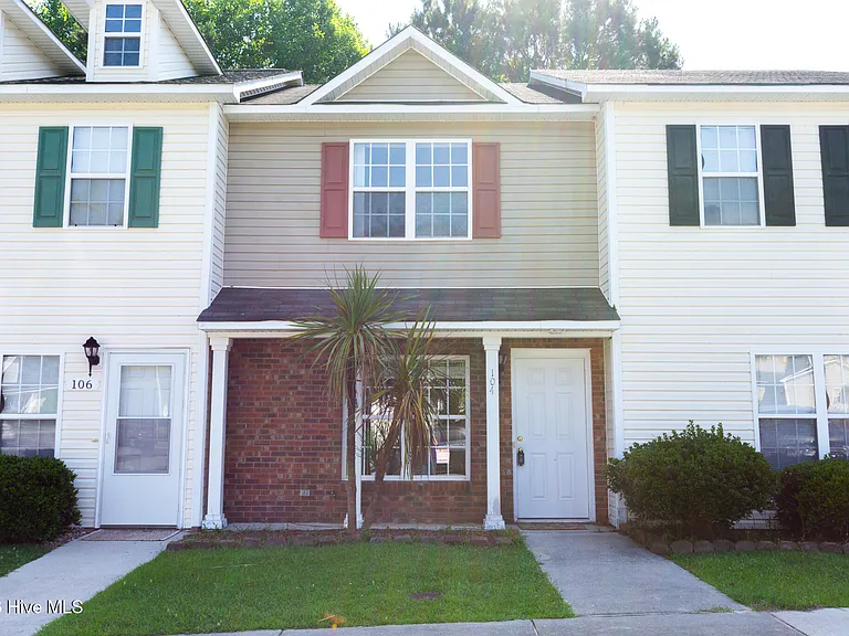 104 Spring Meadow Cir — Photo 1