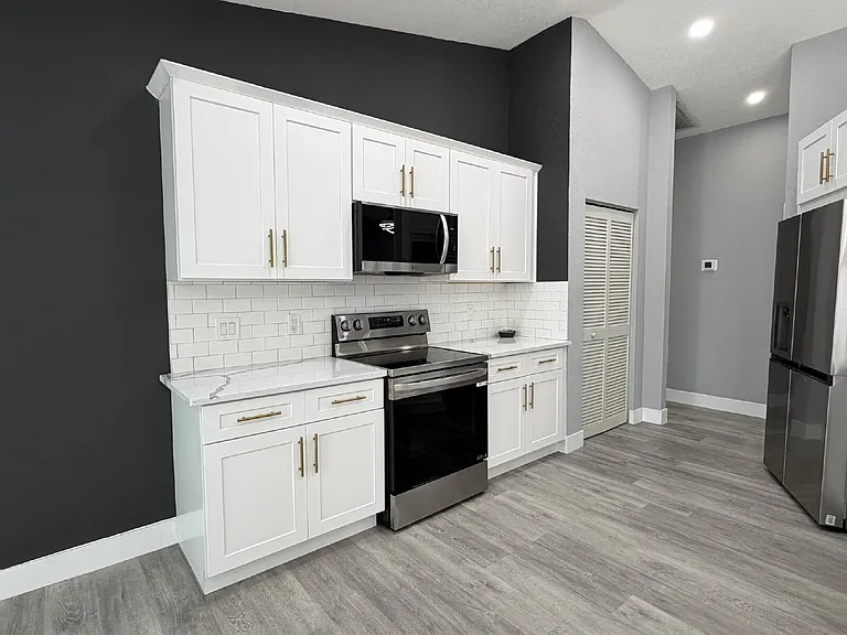 323 Aurora St NW — Photo 15