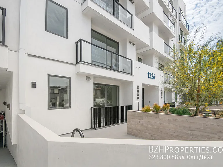 Bedford Twenty - Luxury Condos — Photo 68