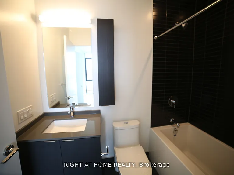 86 Dundas St E #725 — Photo 8