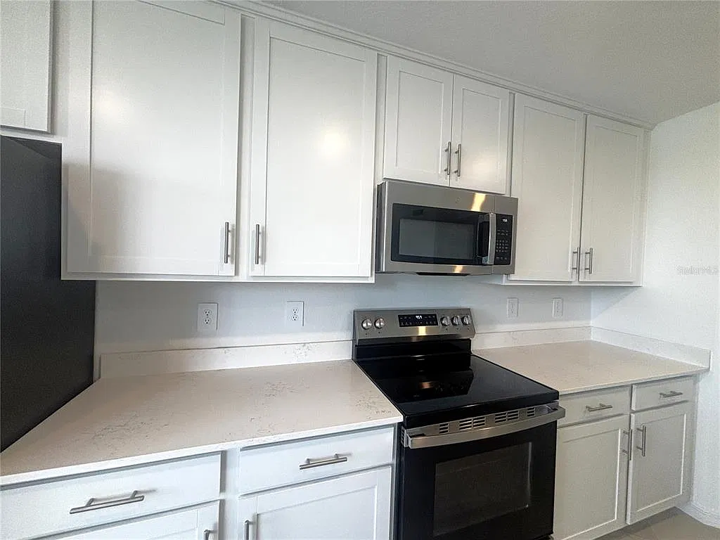 2 bed, 2.0 bath, 1366 sqft, $2,100 — Photo 4