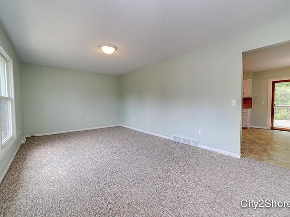 5th image of 15 Cleveland St W