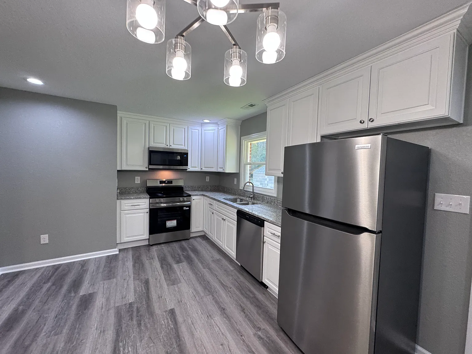 4 bed, 2.5 bath, 1600 sqft, $2,800 — Photo 2
