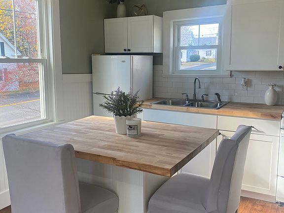 3rd image of 4 Stone Street Pl #1
