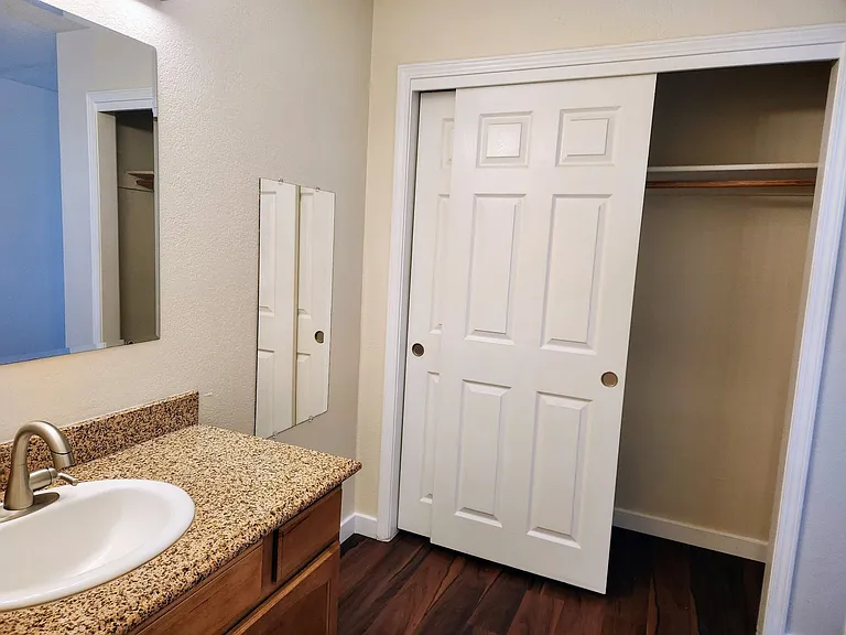 212 San Clemente Ave NW — Photo 9