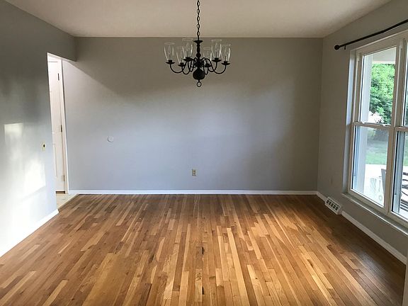 3rd image of 309 Fawn Meadows Dr