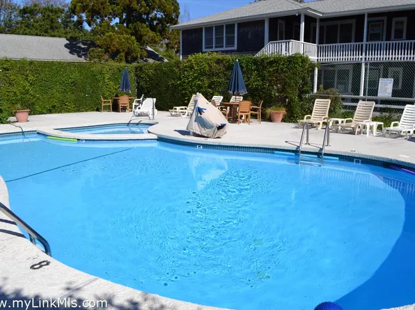 30 Peases Point Way N #16, Edgartown, MA 02539
