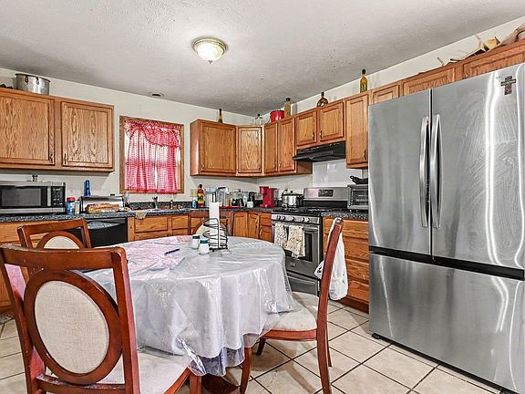 5th image of 18185 Scarborough Ln