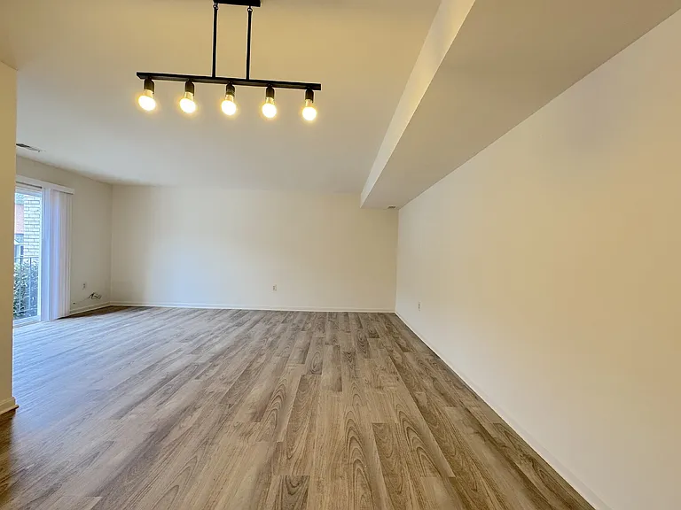 4513 Logsdon Dr — Photo 10