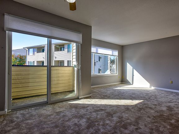 5th image of 20301 19th Ave NE APT 911