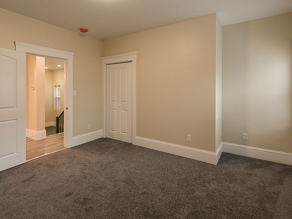 Very spacious bedroom