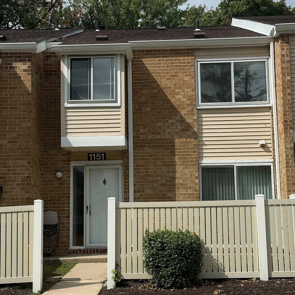 3 bed, 3.0 bath, 1350 sqft, $2,495 — Photo 1