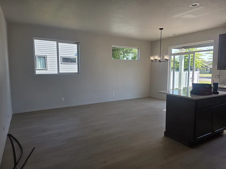 1528 N Wilhelm Way — Photo 3